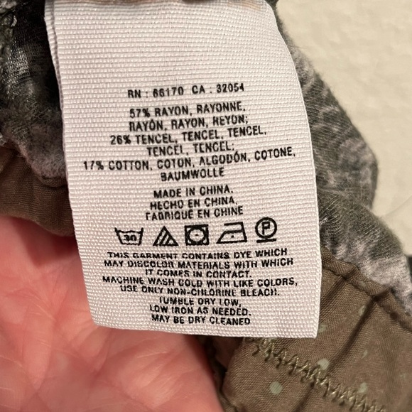 Anthropologie Hei Hei boho green & white floral lightweight pants Vacay Tropical - Picture 11 of 11